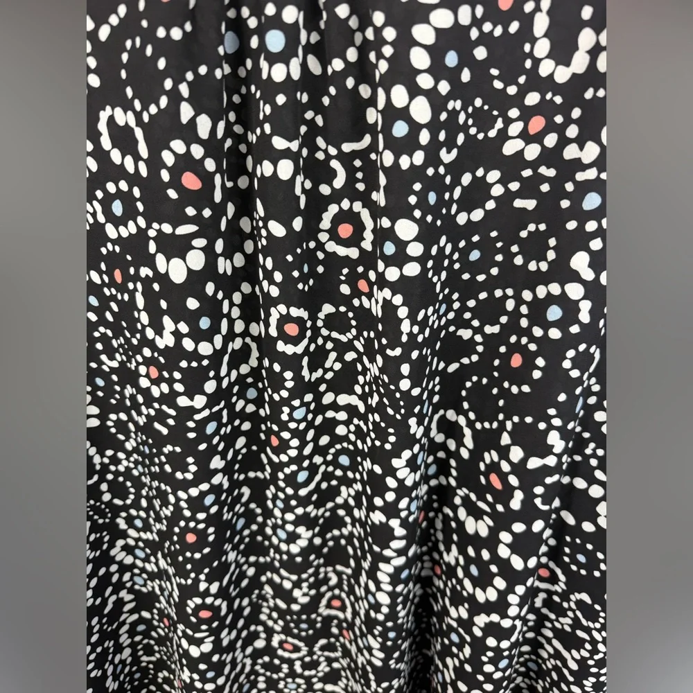 Avenue womens plus size Black & white dot dressy tunic blouse.  Size 30/32 - Picture 3 of 6